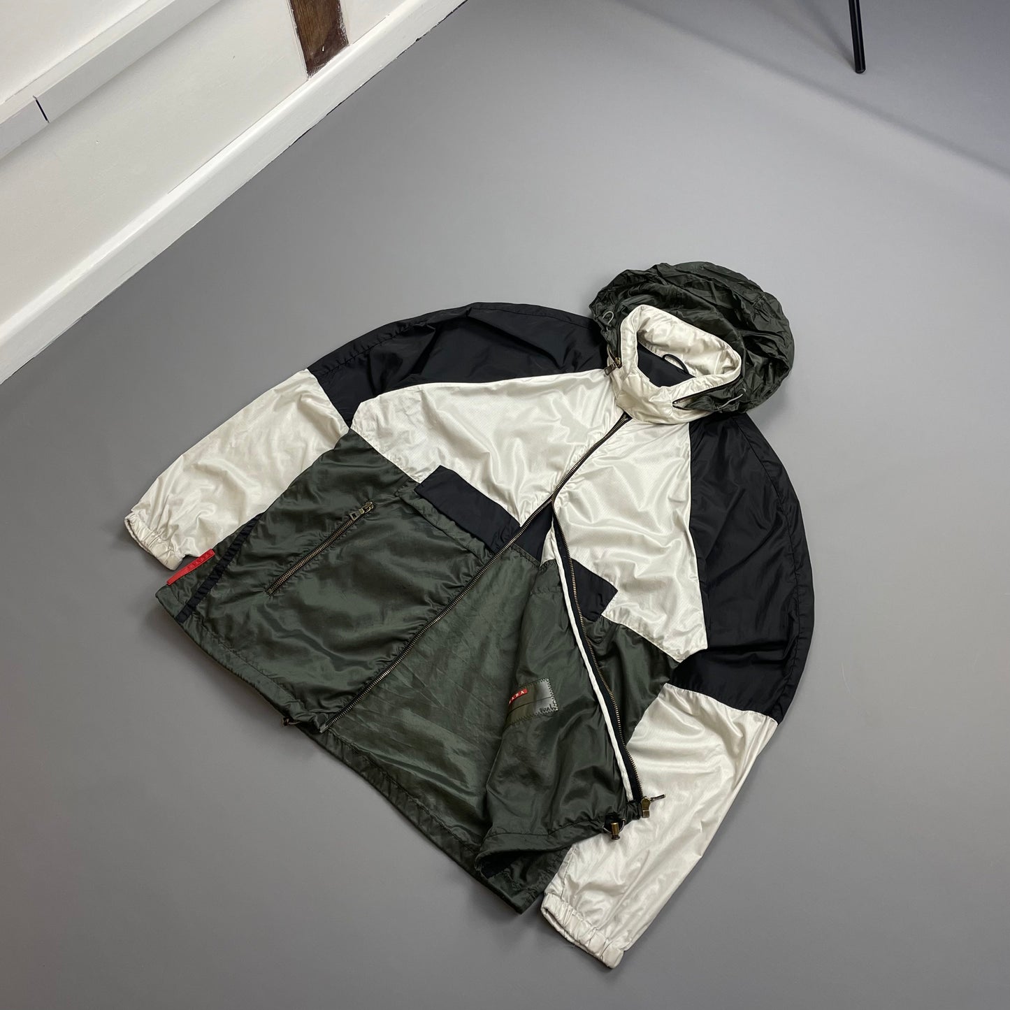 Prada Sport White Black & Green 2008 Lightweight Concealed Hood Nylon Windbreaker Jacket