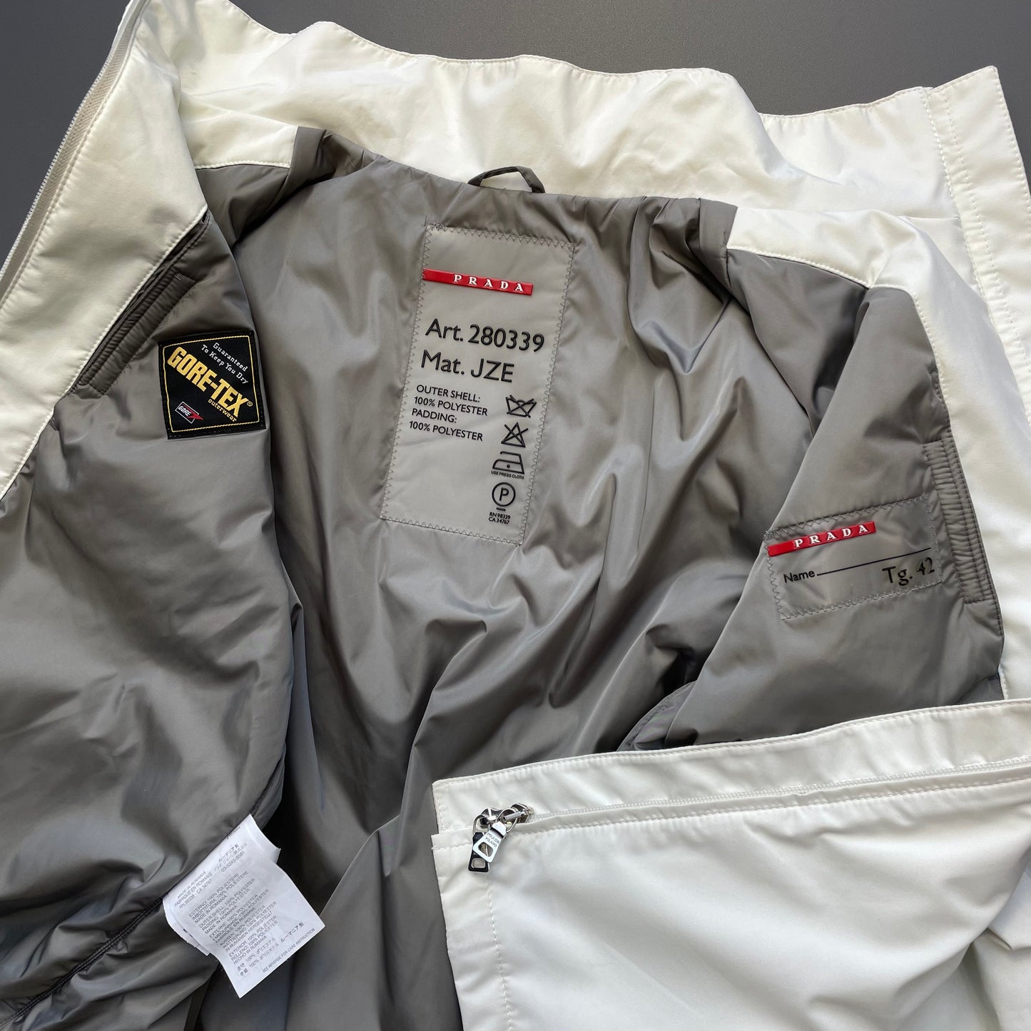 Prada Sport White 00s Women's Padded Goretex Ski Jacket